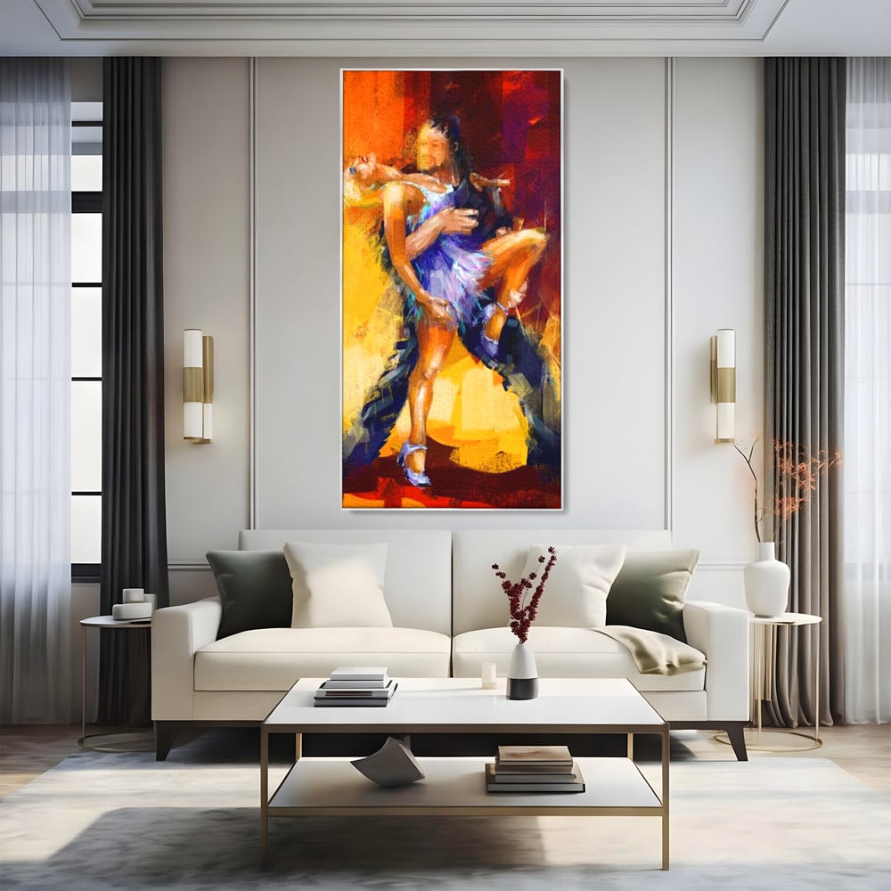 Tablou canvas cu tablou canvas cu un cuplu dansand tango, in rama de aluminiu argintiu, pe perete intr-un living